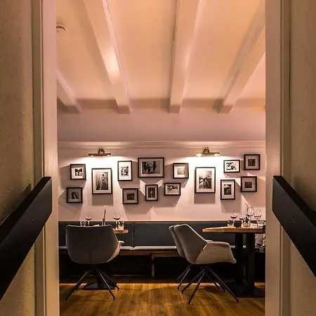 Kreuzblume & Restaurant فندق 3*