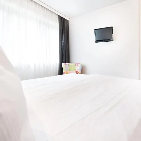 Kreuzblume & Restaurant Hotel 3*